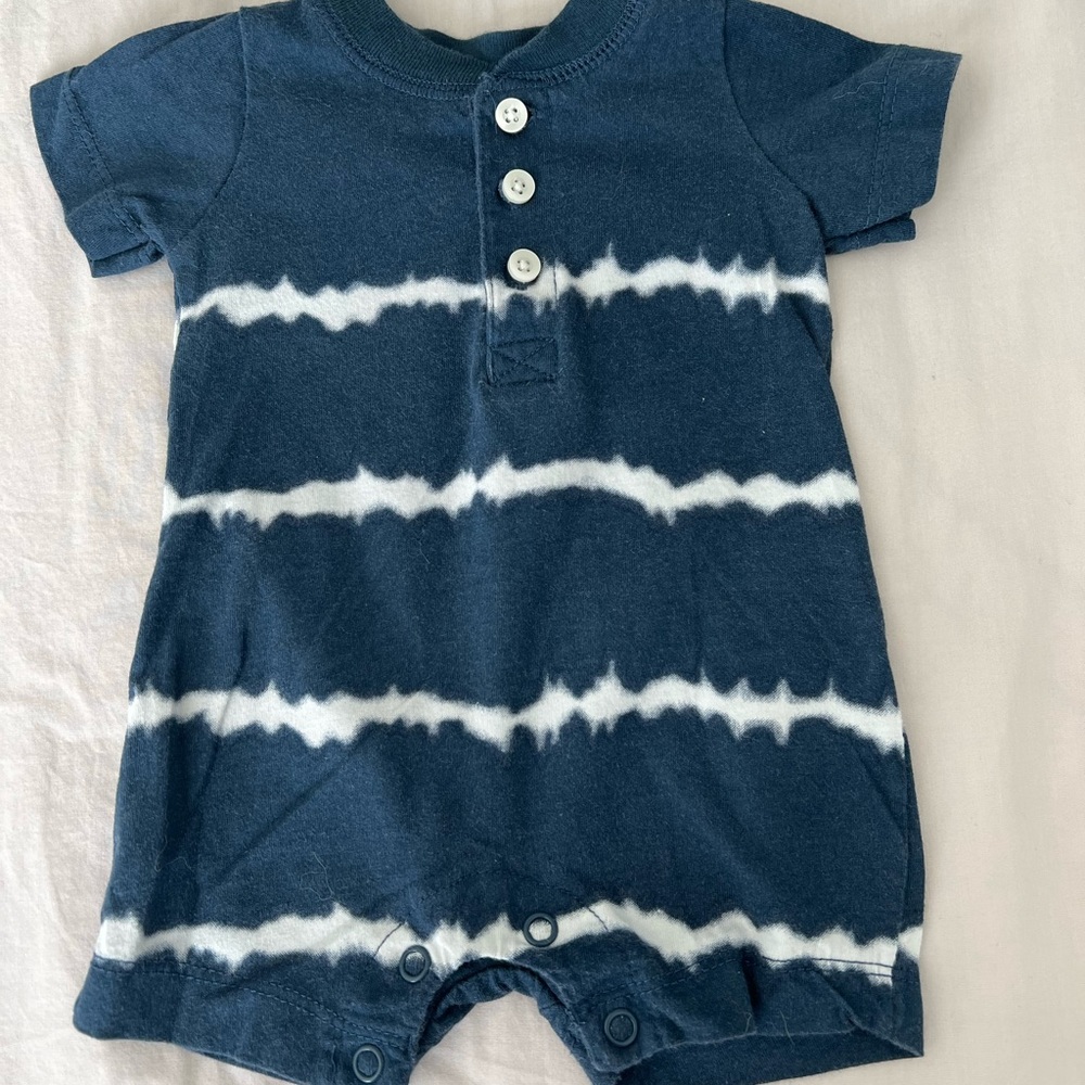 Old Navy Romper newborn, smoke free home, pet friendly home (dogs)
